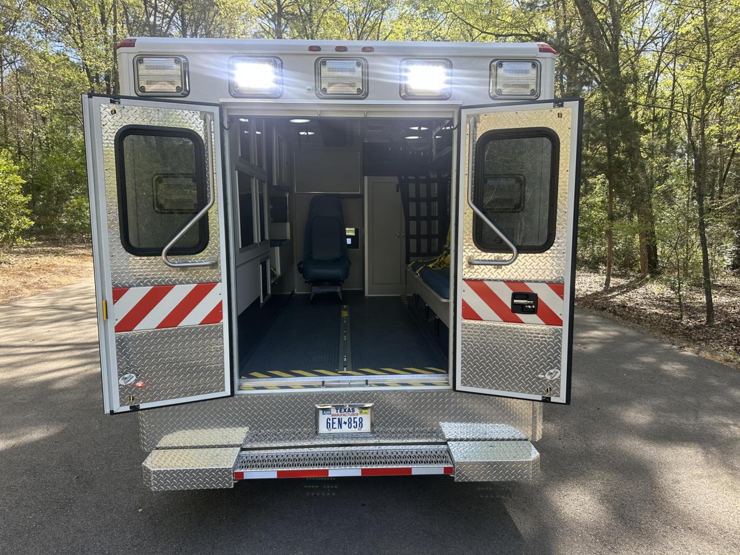 2025 White FORD Remount - Photo#5