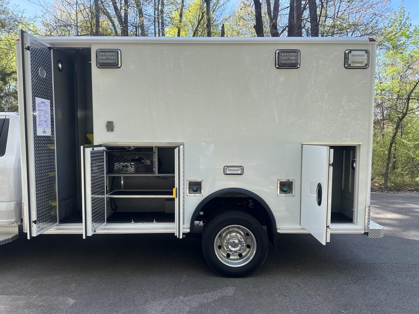 2025 White FORD Remount - Photo#6