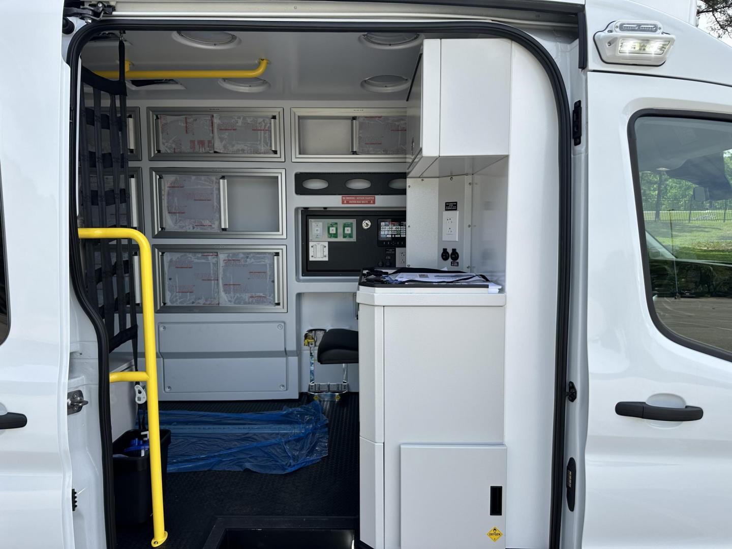 2025 White /Grey FORD HG RTR - Photo#6